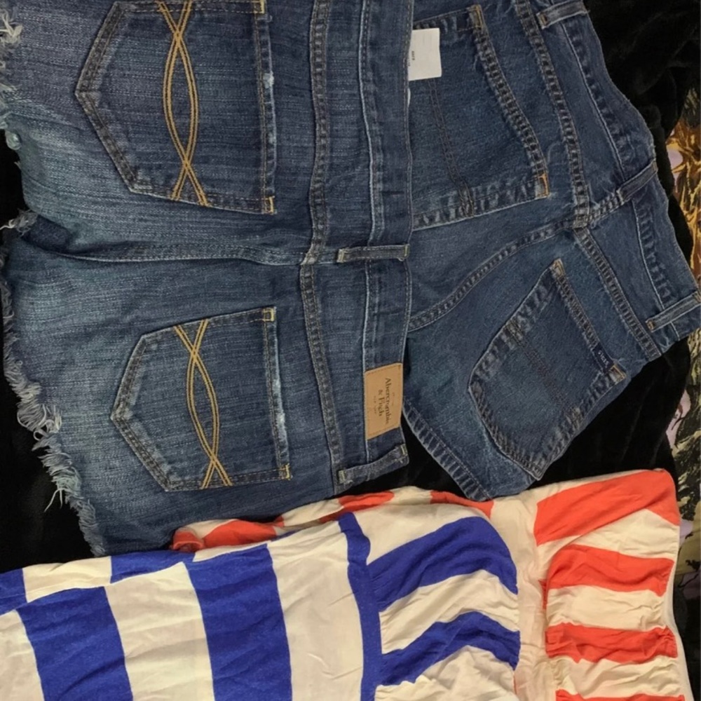 Two Shorts Two strapless shirts